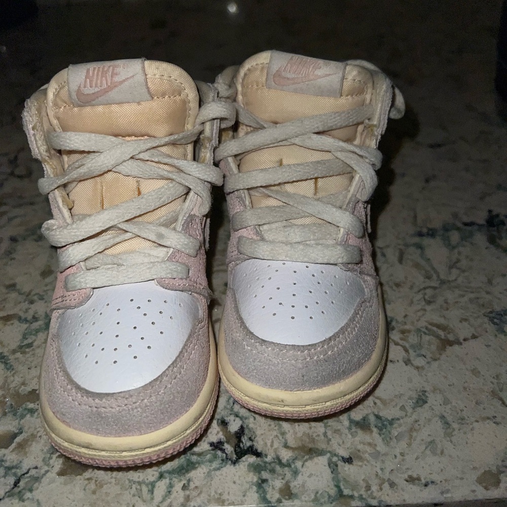 OG Jordan’s 1s pink and white